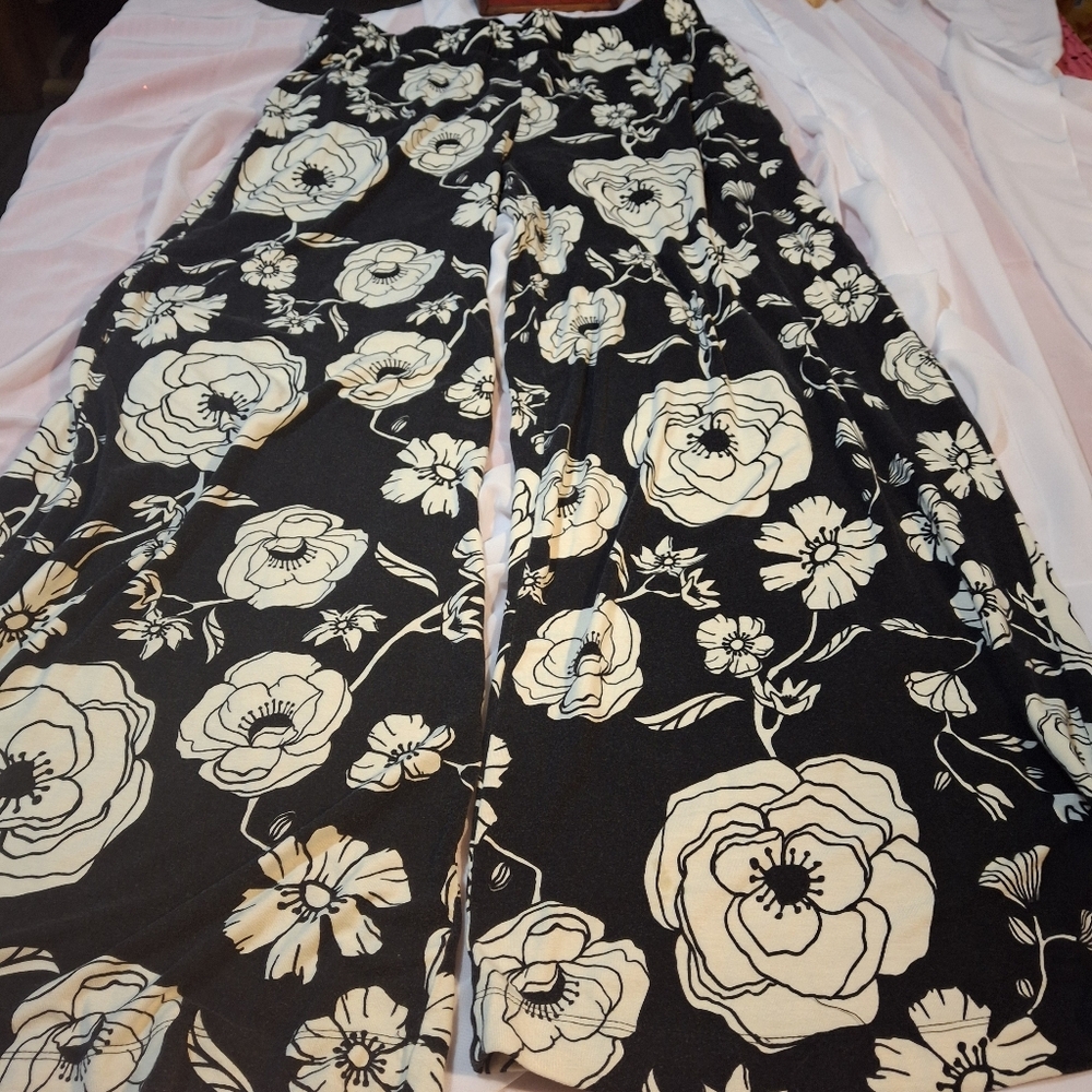 Agnes & Dora Floral Black and Cream Women's Flowy Wide Legged Pants Size XL